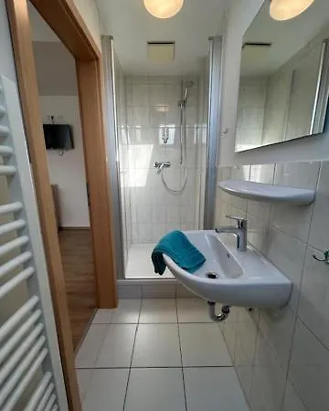 招待所 Und Halli-galli